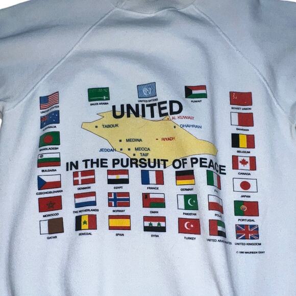 Operation Desert Shield Sweatshirt Medium, Yellowing Stains, Needs Dye or Bleach - Picture 9 of 9